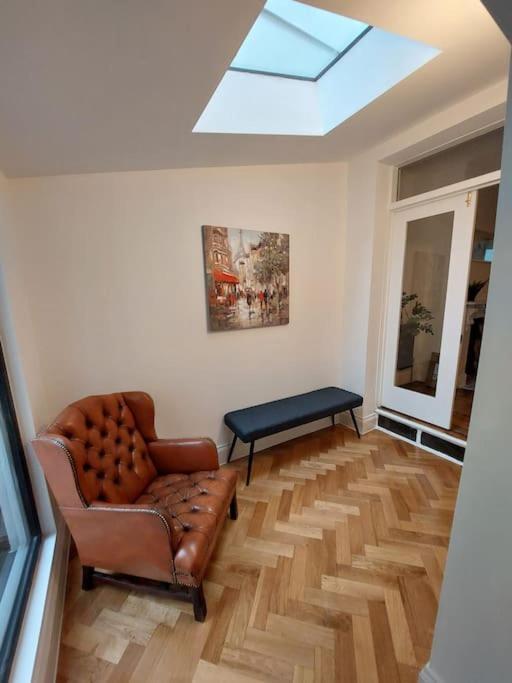 Large Newly Refurbished House Close To Harbour ブリストル エクステリア 写真