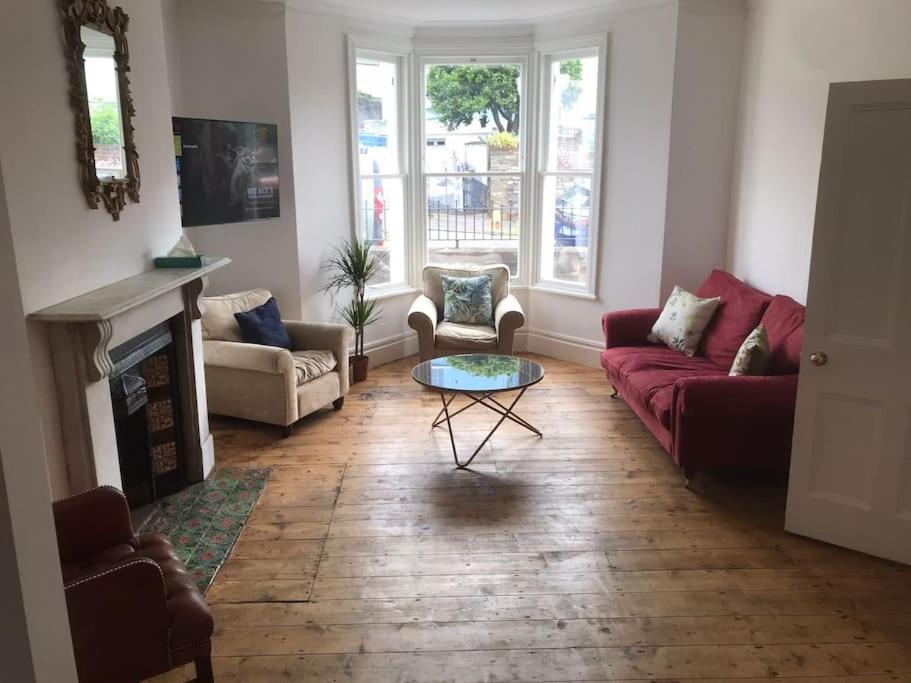 Large Newly Refurbished House Close To Harbour ブリストル エクステリア 写真